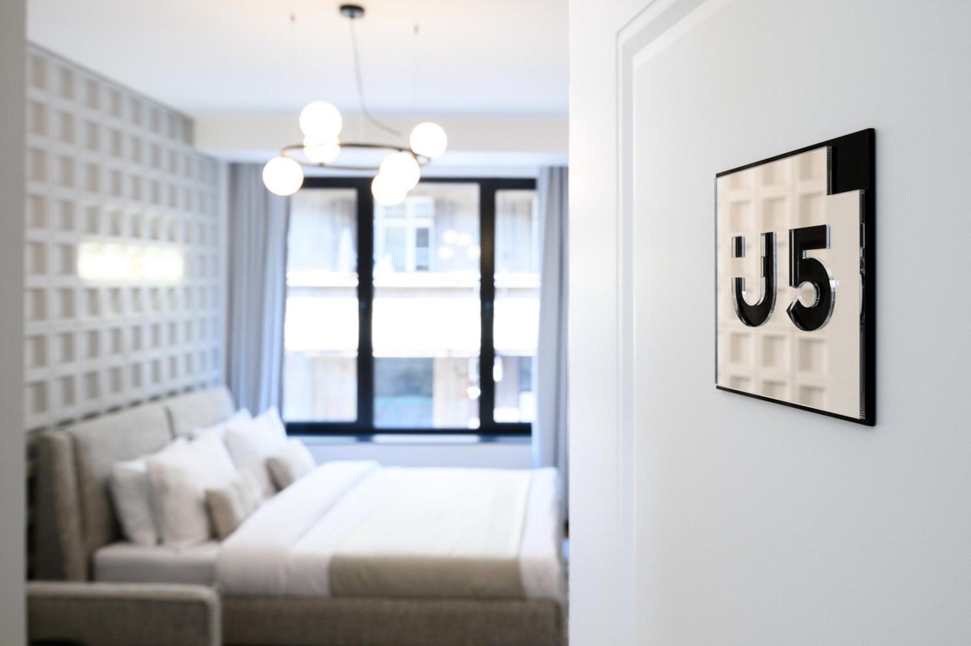 Urban Downtown Luxury Rooms And Suites Belgrad Exteriör bild